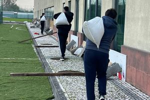 Adeptos da Académica ajudam o clube