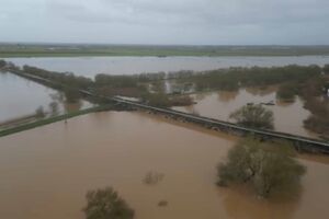 Várias estradas submersas devido ao caudal elevado do rio no Cartaxo