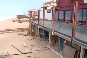 Depressão Kristin causa prejuízos na Praia do Pedrógão