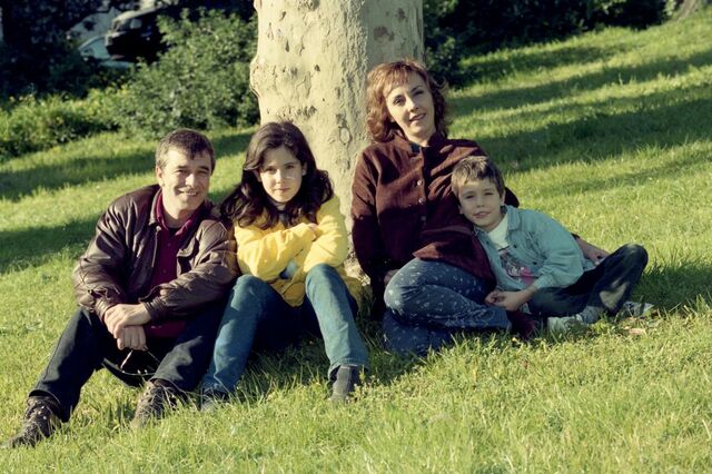 Com os pais (Vítor Norte e Carla Lupi) e o irmão Diogo, em 1998