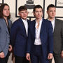 Arctic Monkeys lançam primeiro single em quatro anos 
