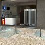 Loja na Costa da Caparica com vidros partidos devido à depressão Kristen