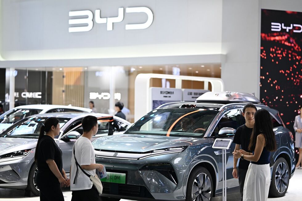 BYD enfrenta abrandamento do crescimento, apesar de vender milhões de carros