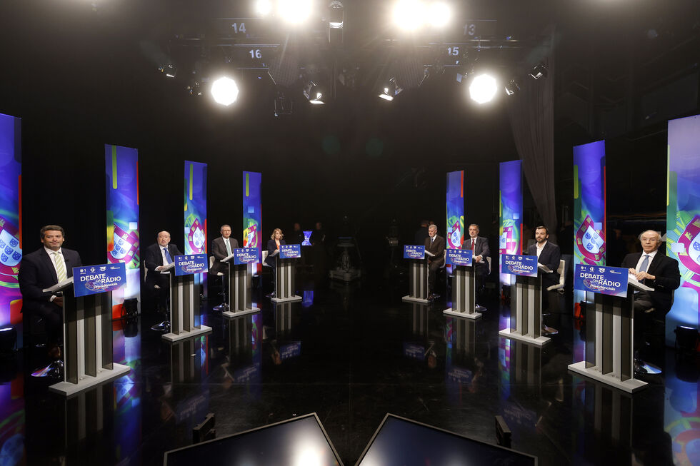 Candidatos participam num debate nas presidenciais da rádio