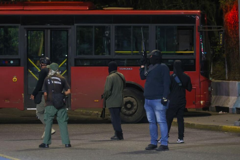 Ataques surpreenderam a Venezuela e Maduro foi capturado pelas forças dos EUA 