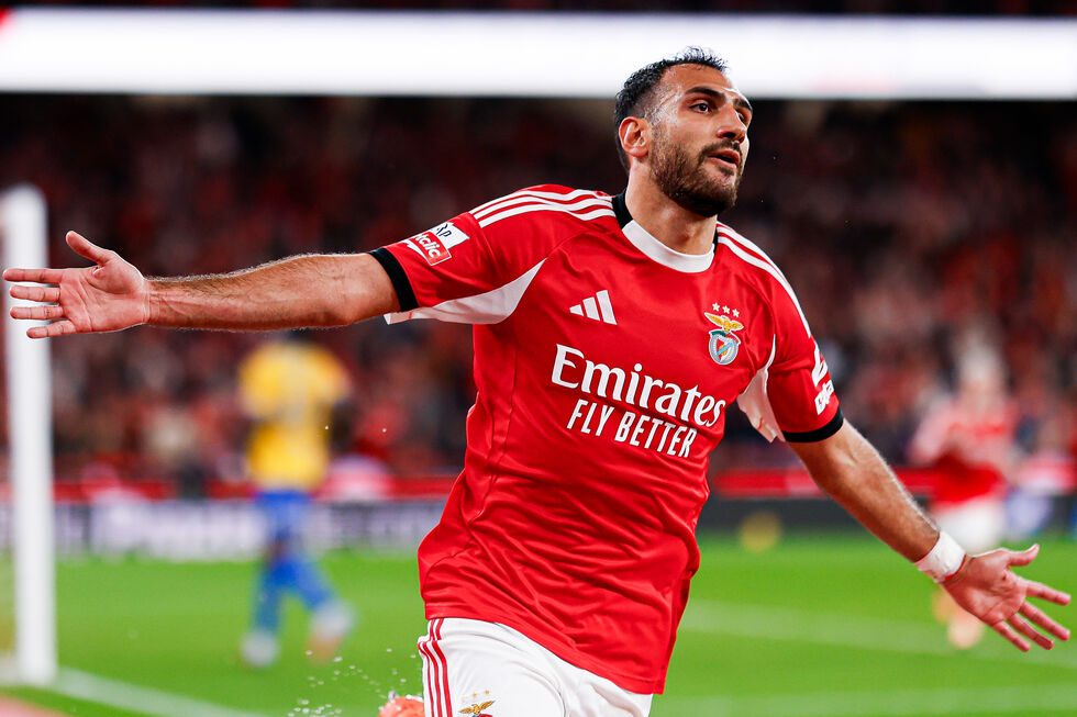 Pavlidis marca 'hat trick' e Benfica ganha ao Estoril na I Liga.
