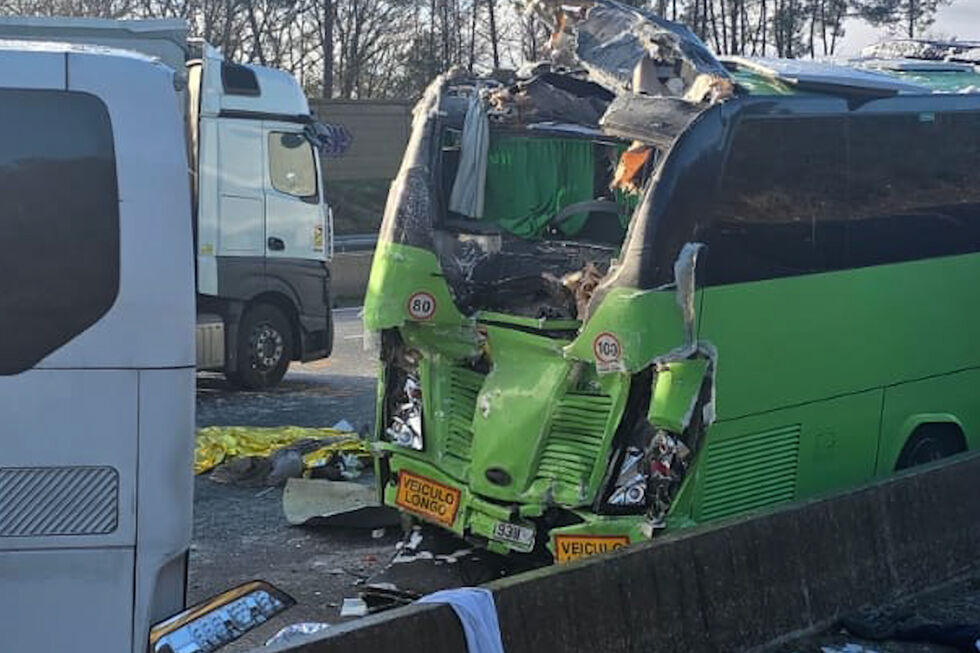 Autocarro português envolvido em choque em cadeia com 100 viaturas em França. Há dois mortos 