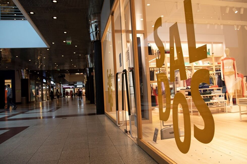 lojas centros comerciais shoppings centro comercial compras saldos montra