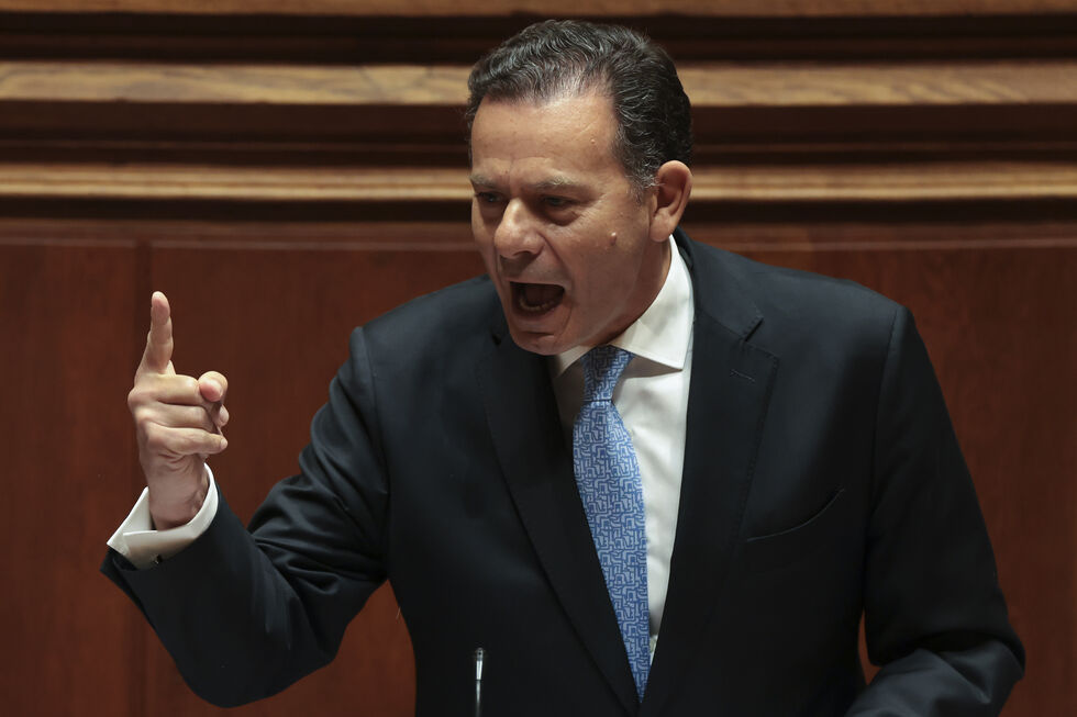 Montenegro defende a ministra da Saúde após mortes no INEM