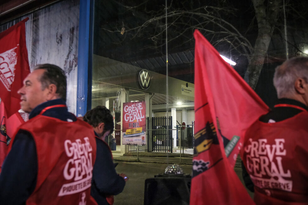 Trabalhadores da CGTP protestam contra pacote laboral