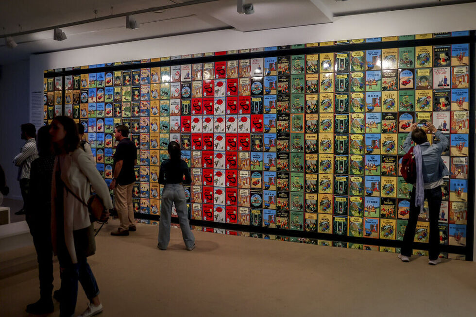 Exposição com livros do Tintim