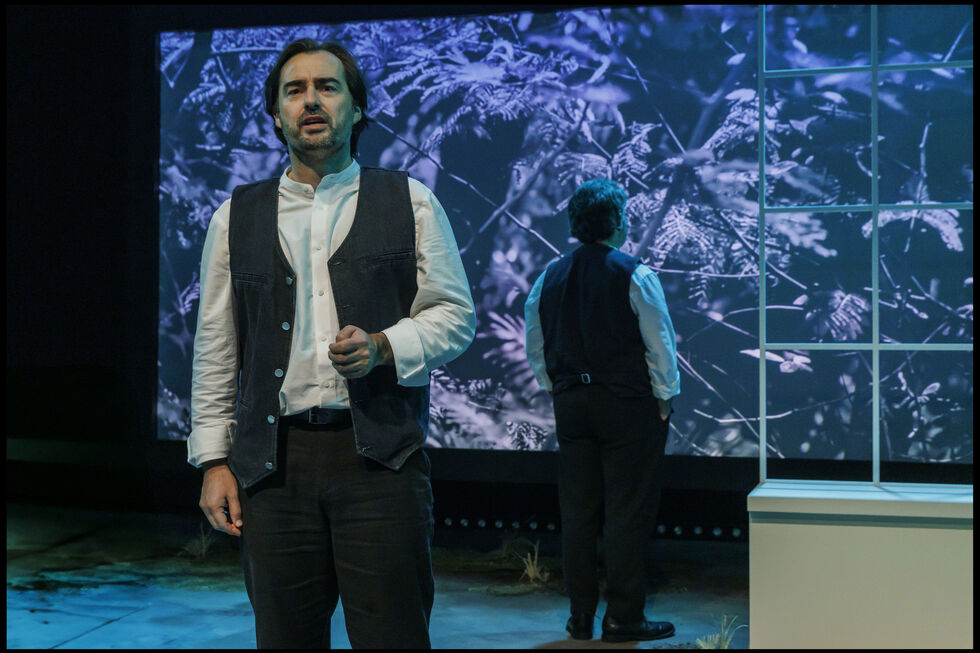 A peça 'Um Adeus Mais Que Perfeito' vai estar em cena no Teatro Joaquim Benite