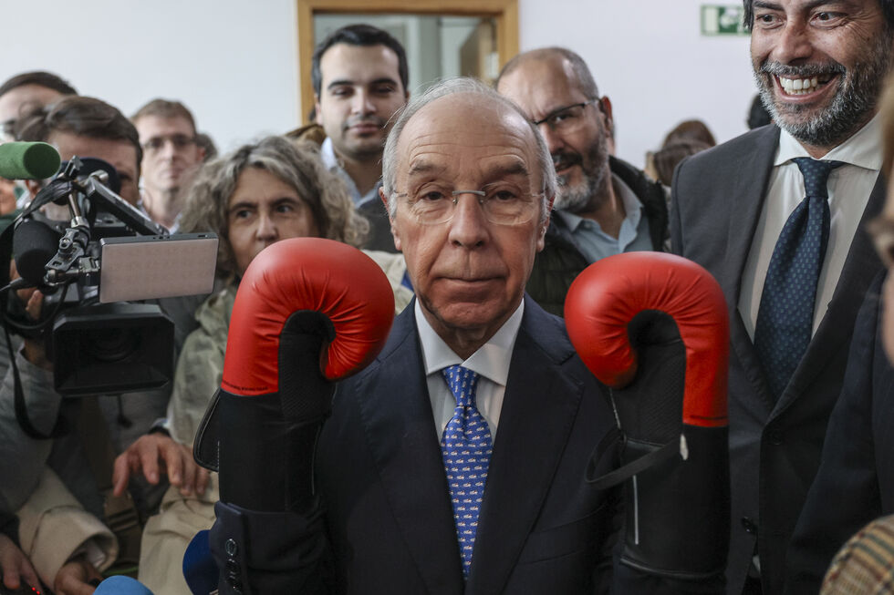 Marques Mendes numa ação de campanha, que termina esta sexta-feira