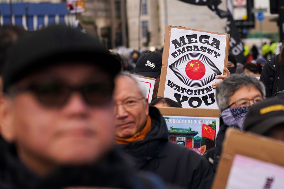 Protesto contra a proposta para a construção da Embaixada chinesa em Londres