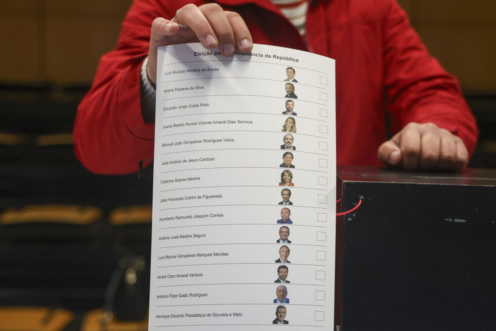 Boletim para a eleição presidencial com candidatos visíveis