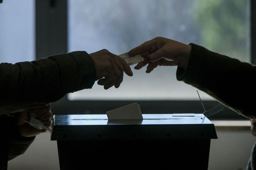 Urnas abertas para votação em dia de eleições