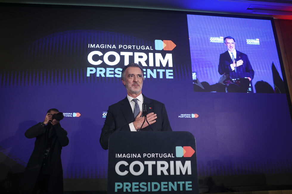 Cotrim não deu qualquer sinal sobre preferências na corrida entre o iliberal André Ventura e socialista António José Seguro