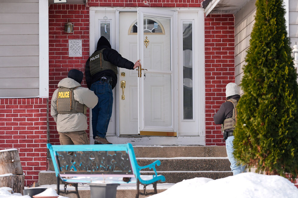 Polícias fazem buscas numa casa no Minnesota, após ações contra imigração ilegal