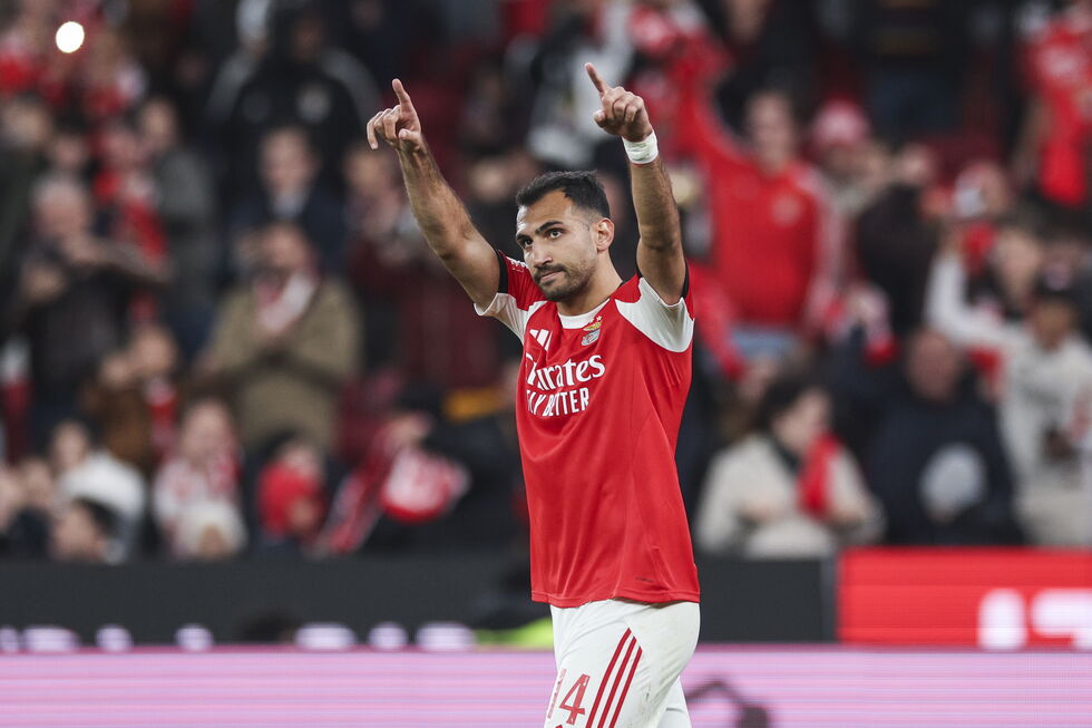 Pavlidis marca dois na vitória do Benfica sobre o Estrela da Amadora
