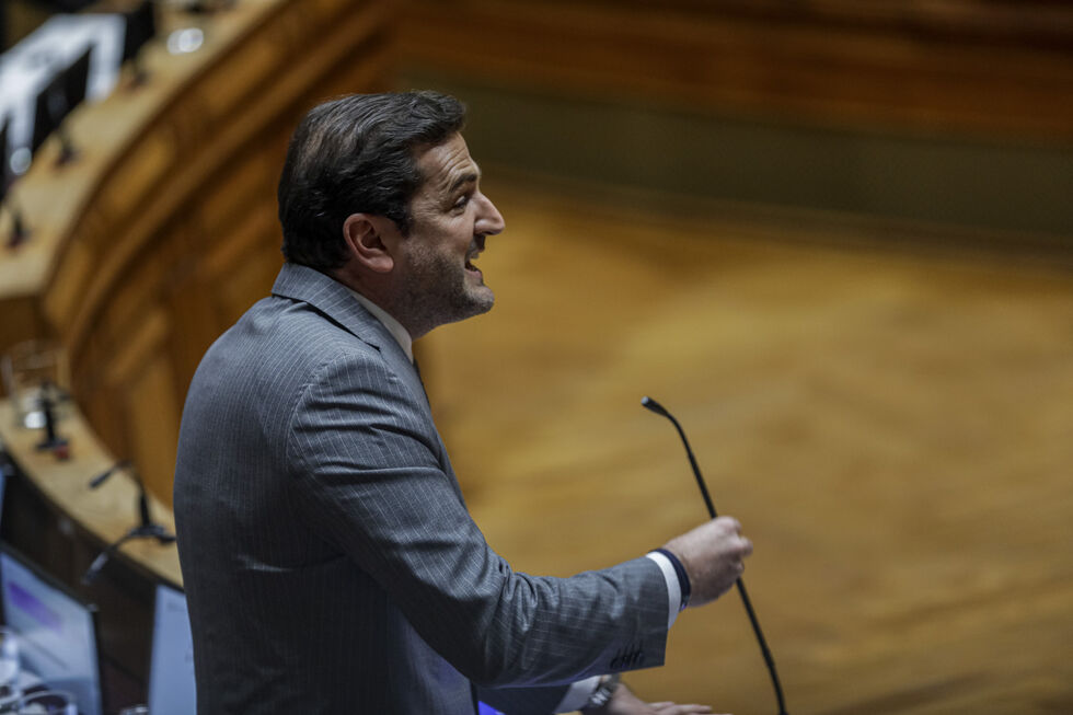 Jornalista impedido de questionar deputados do PSD no Parlamento