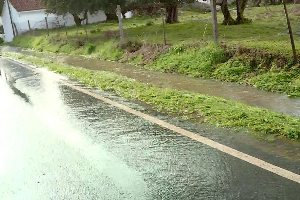 Depressão Kristin trouxe fortes rajadas de vento e chuva