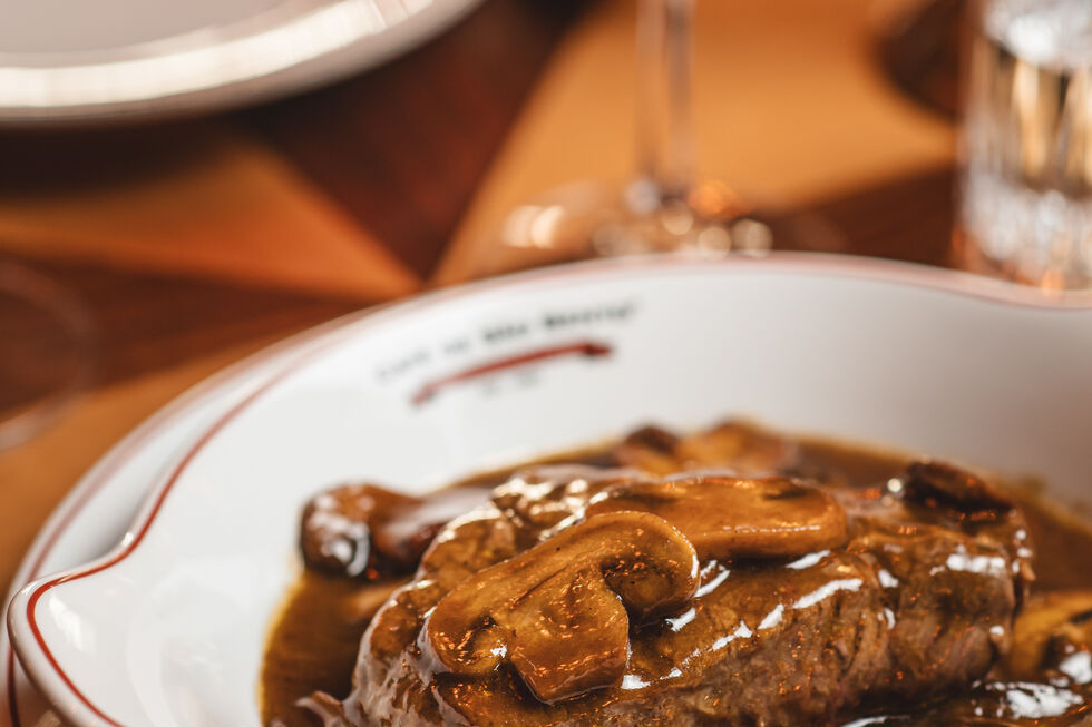 O bife ao molho Madeira, acrescento recente à carta, é exclusivo do novo espaço