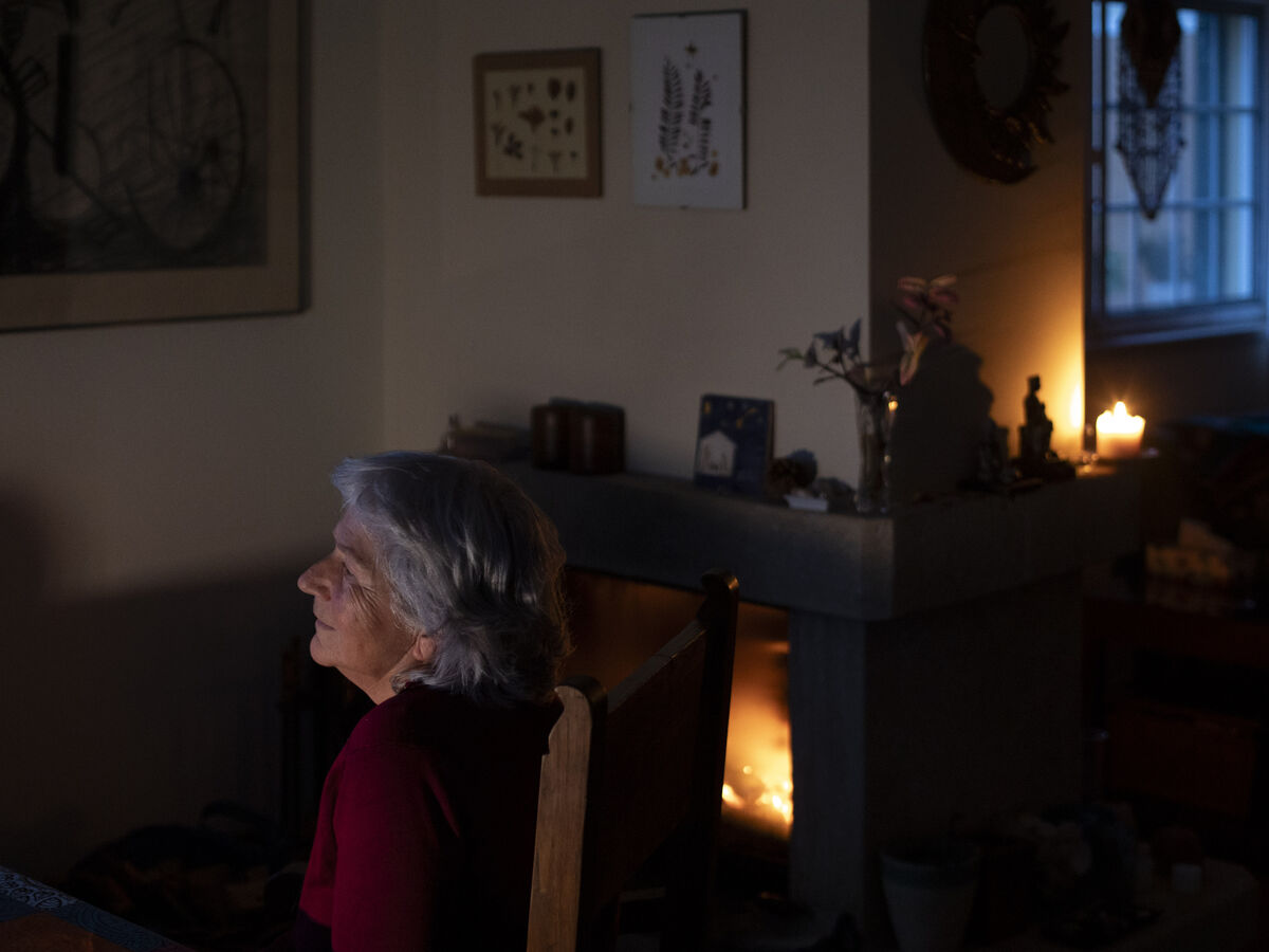 Vivem à luz das velas, sem tomar banho e com o rádio a pilhas sempre ligado. Reportagem nos concelhos mais afetados