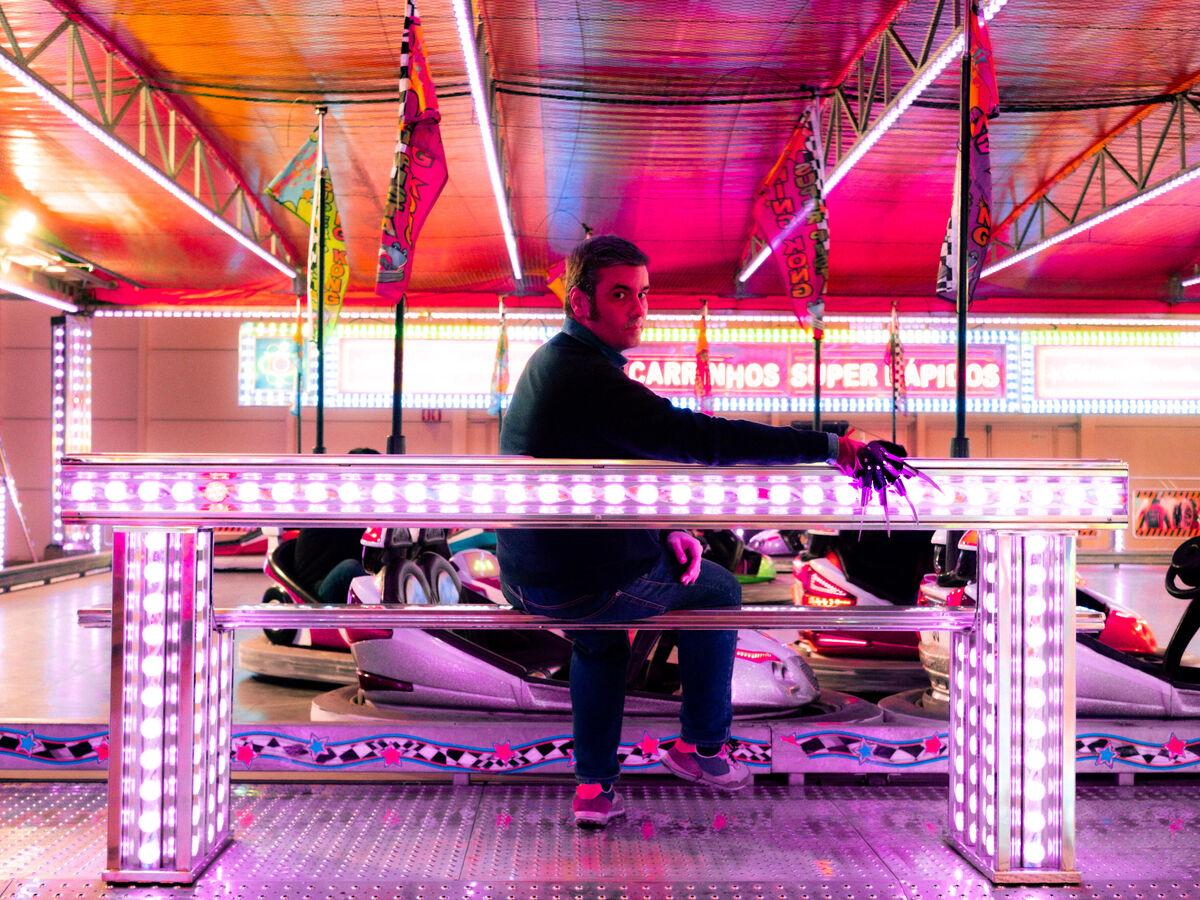 No palco do São Luiz, Freddy Krueger, dores queer e a adolescência vista pelo retrovisor