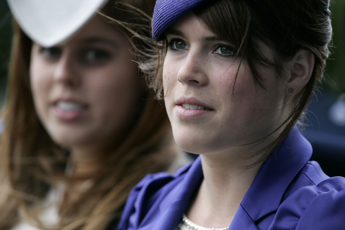 A princesa Eugenie, à direita, e sua irmã, a princesa Beatrice