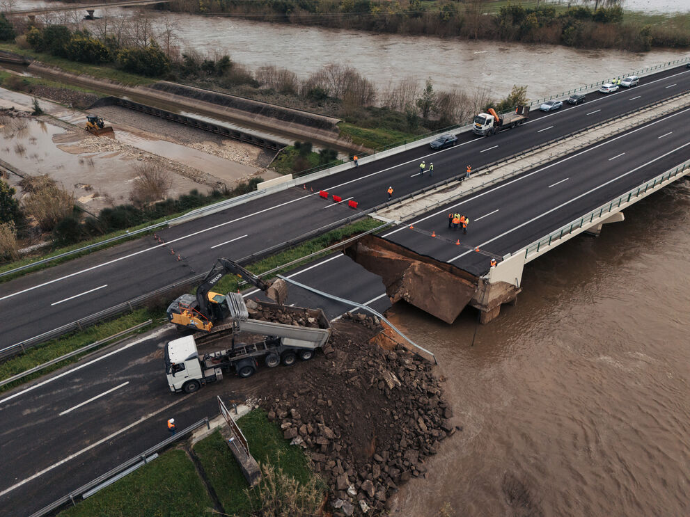 Dique no rio Mondego cede em Soure, Granja do Ulmeiro