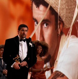 “Não somos selvagens”: Bad Bunny deixa críticas ao ICE na cerimónia dos Grammy   