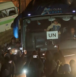 A chegada dos primeiros palestinianos autorizados a regressar a Gaza pela passagem de Rafah