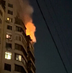 Vários prédios danificados em ataque russo a Kiev  