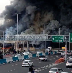 Incêndio atinge mercado na zona oeste de Teerão 