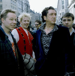 Músicos dos Sex Pistols, Clash e Libertines participam em álbum dos QPR contra o racismo no futebol