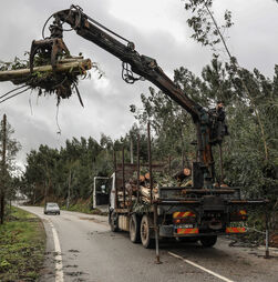 Proteção Civil eleva estado de prontidão e há 103 mil clientes sem energia: tudo sobre o mau tempo