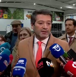 André Ventura critica declarações de ministro Castro Almeida