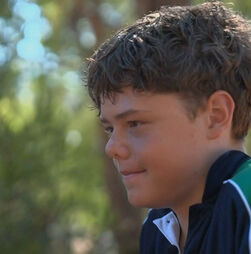 Rapaz de 13 anos nada quatro horas e salva família à deriva no mar na Austrália