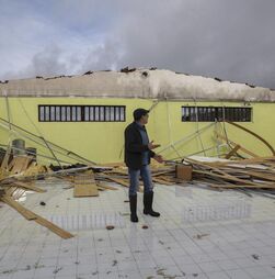 Mau tempo: DGS pede cuidados com amianto durante limpezas após tempestade Kristin