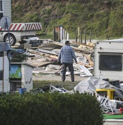 Parque de campismo em São Pedro de Moel destruído:  Caravanas arrasadas pelo vento