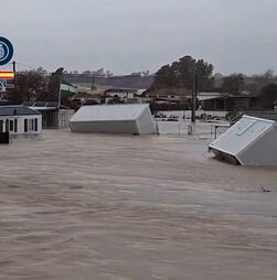 Tempestade Leonardo provoca inundações e cortes de estradas no sul de Espanha 
