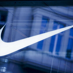 Administração Trump abre investigação à Nike por alegada descriminação contra empregados brancos