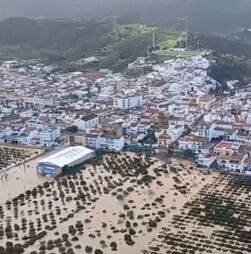Imagens aéreas mostram rios a transbordar e aldeias evacuadas após tempestade em Espanha 