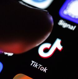 'Design viciante' do TikTok viola lei dos serviços digitais, acusa Comissão Europeia