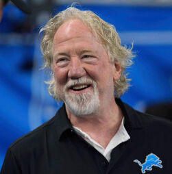 Ator Timothy Busfield indiciado por acusações de abuso sexual infantil