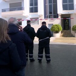 Máquinas não podem trabalhar em deslizamento de terras na Costa da Caparica. A polémica entre a Câmara e Governo