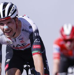 João Almeida falha Volta a Itália por ter tido preparação condicionada por doença