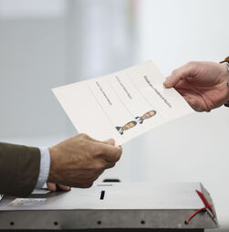 Presidenciais: Urnas abriram sem problema à hora marcada 