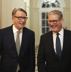 Ficheiros Epstein. Embaixador Peter Mandelson detido no Reino Unido