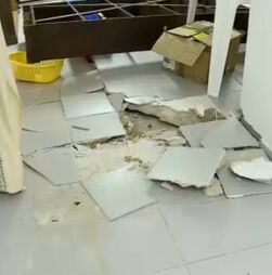 Força da água da chuva destrói chão em centro paroquial de Loulé